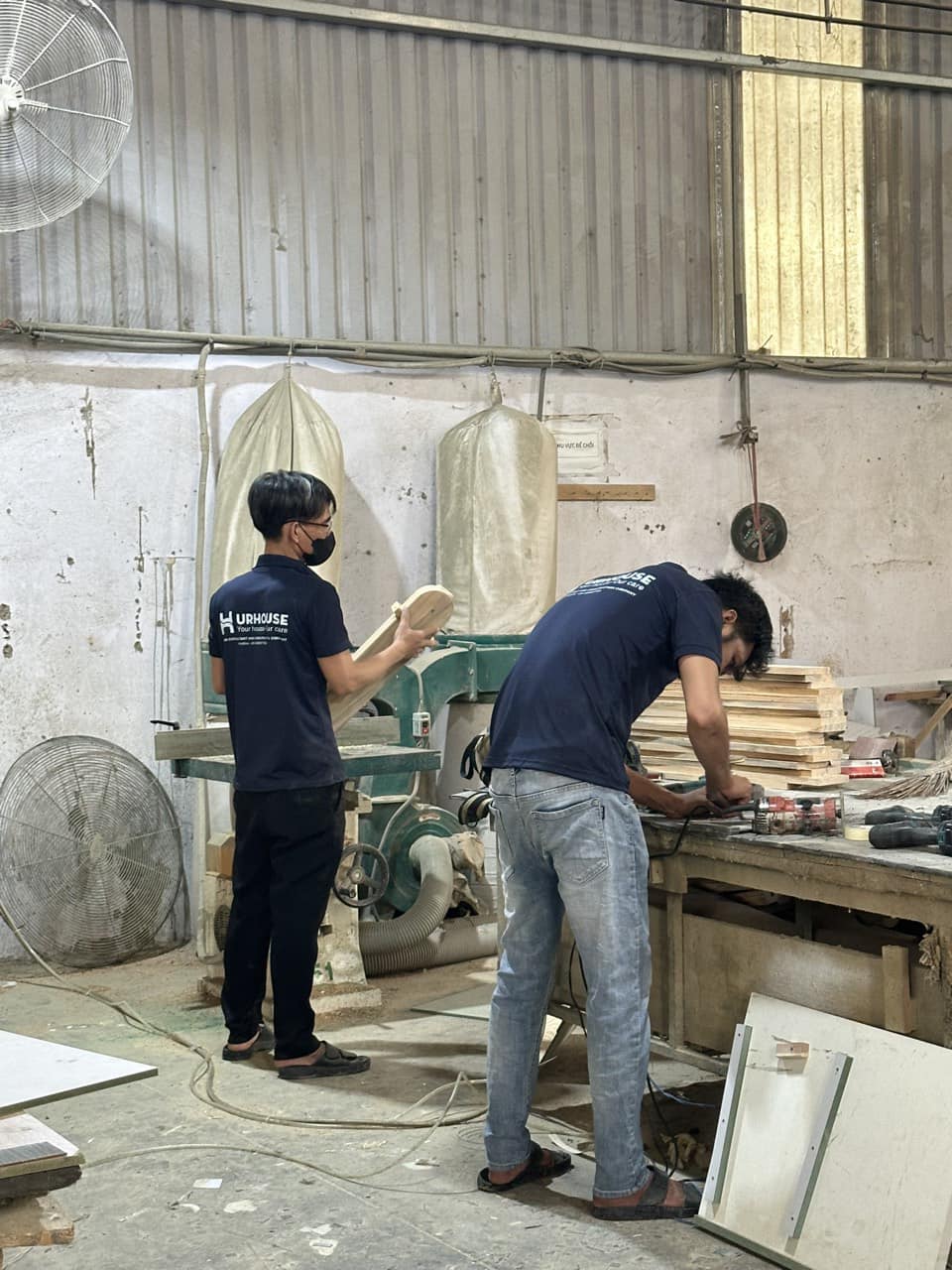 đội ngũ nhân công thiết kế và thi công nội thất