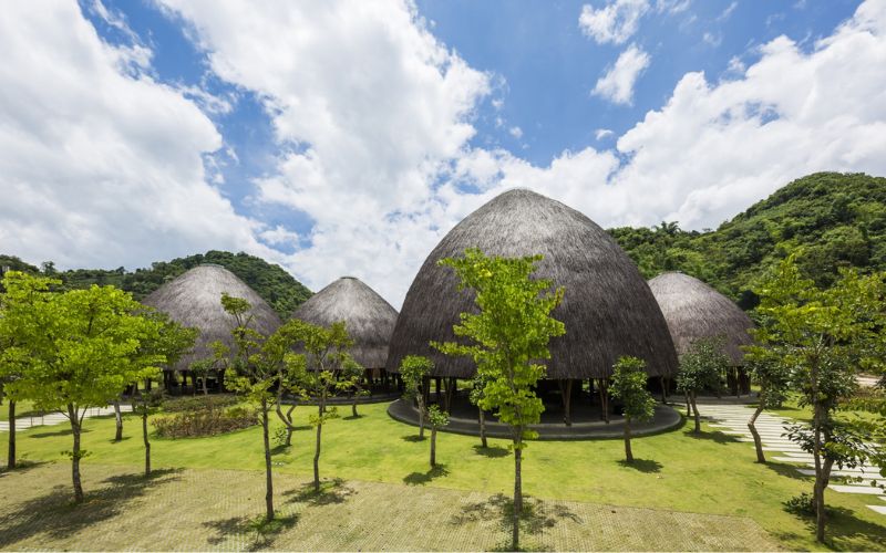 Nhà tiệc mái vòm Sơn La là một kiến trúc mái vòm điển hình