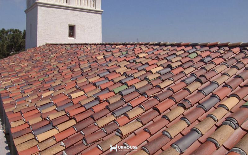 SUSTAINABLE STEPS: CHOOSING ECO-FRIENDLY ROOFING MATERIALS 4 Đất nung là vật liệu lợp mái được nhiều người sử dụng