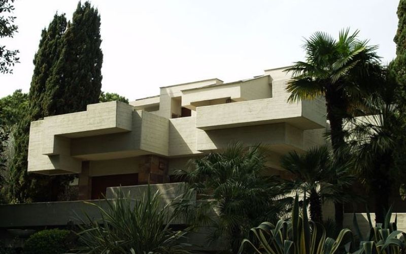 5 UNIQUE AND FAMOUS HOUSES WITH STUNNING ARCHITECTURAL DESIGNS WORLDWIDE