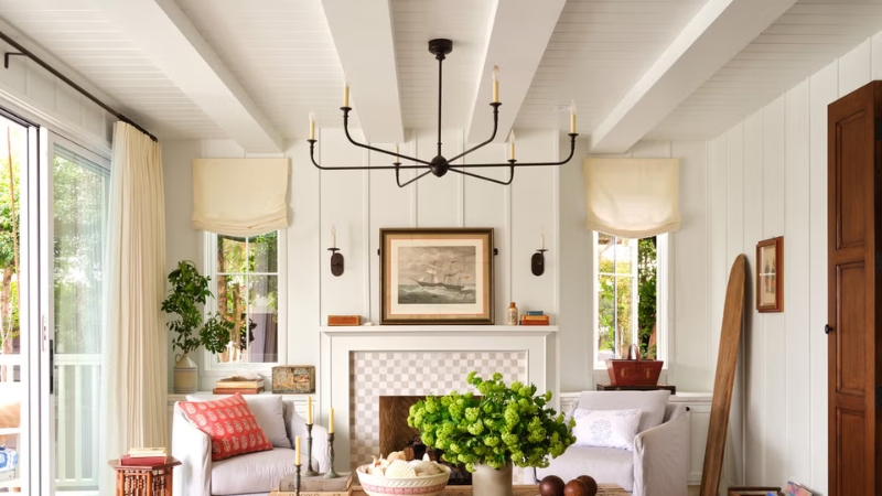 Đèn chùm trang trí phòng khách biệt thự vườn với thiết kế mở ra sân vườn