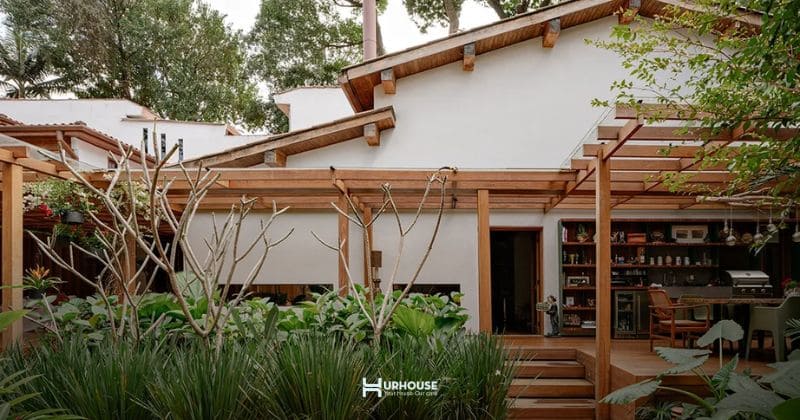 Material handling for garden homes private yet close to nature