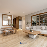 Phòng nội thất phong cách Wabi-sabi với ánh sáng tự nhiên, vật liệu thô mộc và không gian tối giản